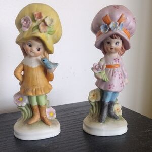 Vintage 2  Napcoware Girls Figurines - Yellow Bonnet & Pink Bonnet